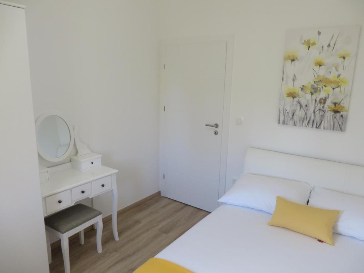 M&L Holliday Home Biograd Na Moru Eksteriør billede