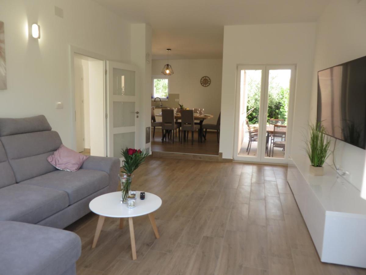 M&L Holliday Home Biograd Na Moru Eksteriør billede