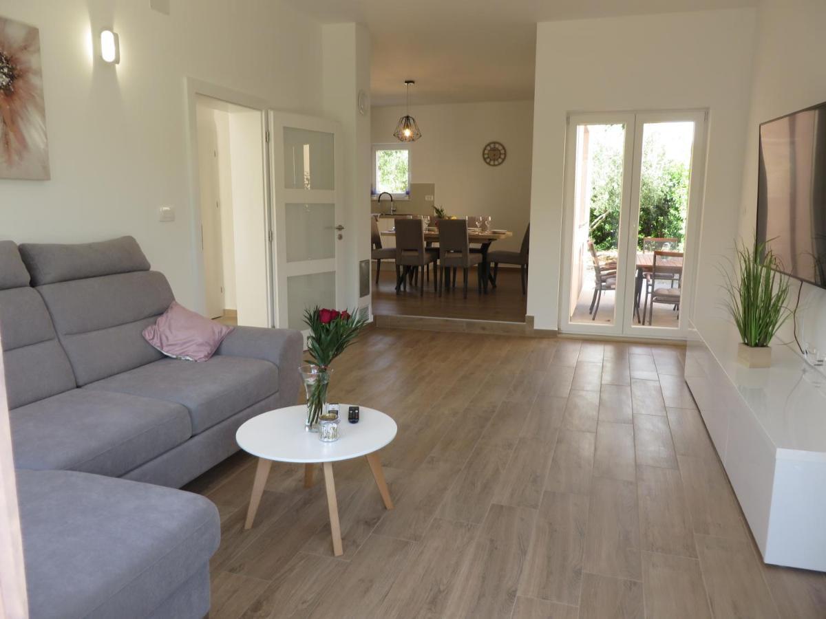M&L Holliday Home Biograd Na Moru Eksteriør billede
