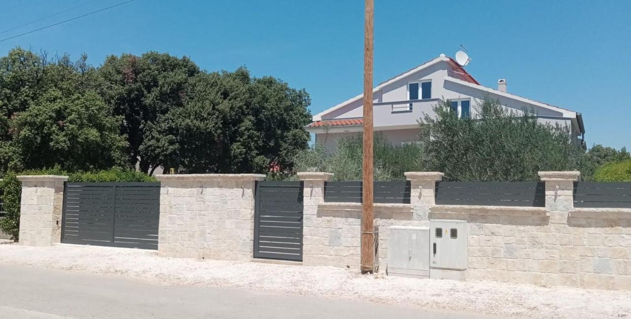 M&L Holliday Home Biograd Na Moru Eksteriør billede